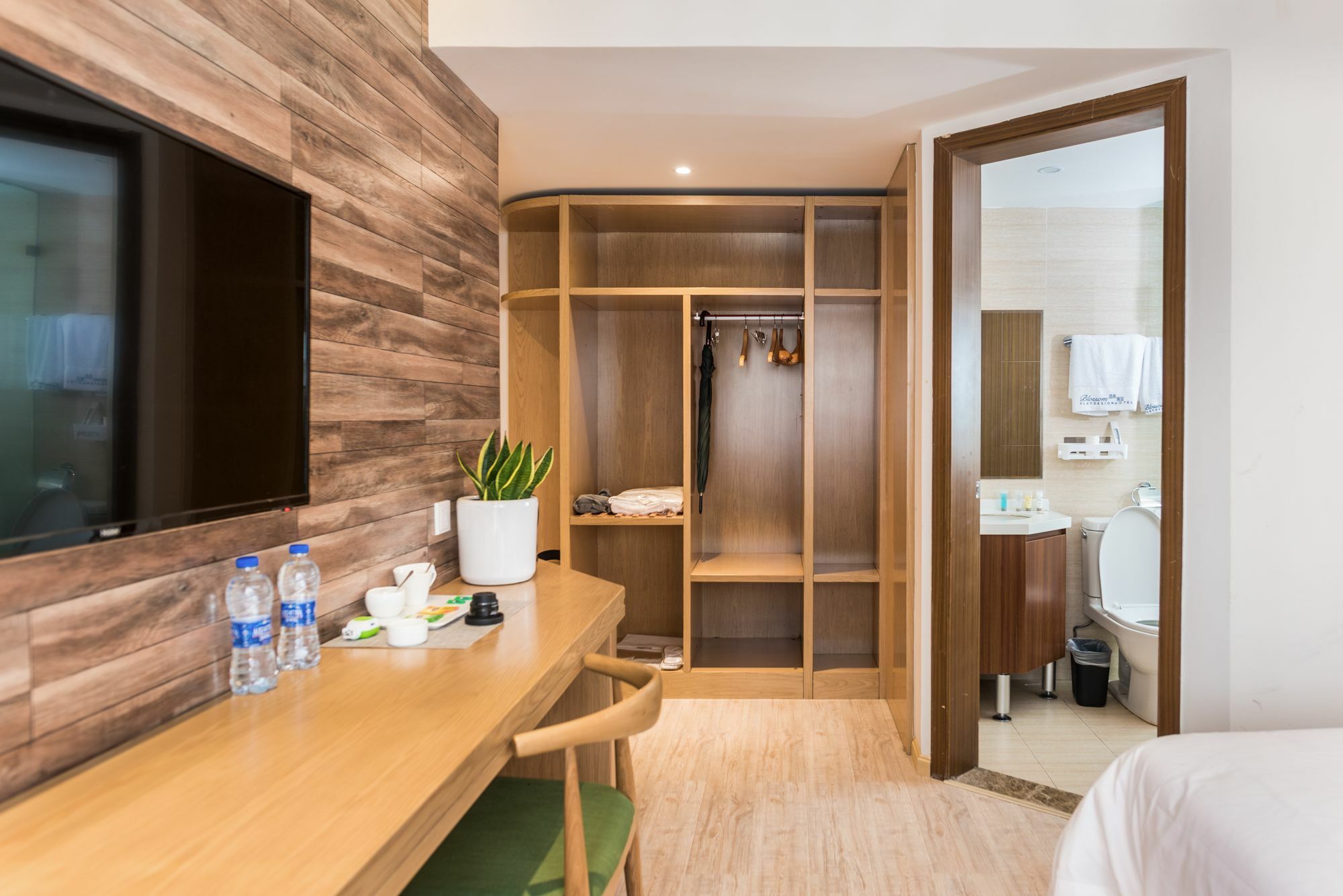 Blossom Play&Design Hotel Куньмін Екстер'єр фото